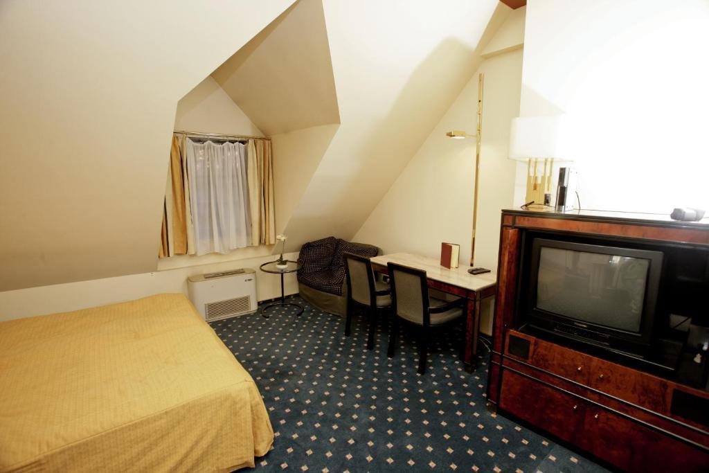 Hotel Podzamcze Tarnów Exterior foto