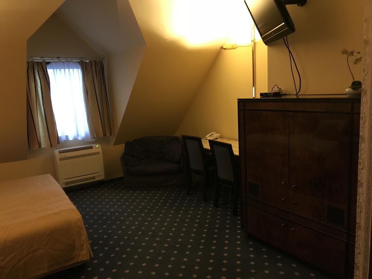 Hotel Podzamcze Tarnów Exterior foto